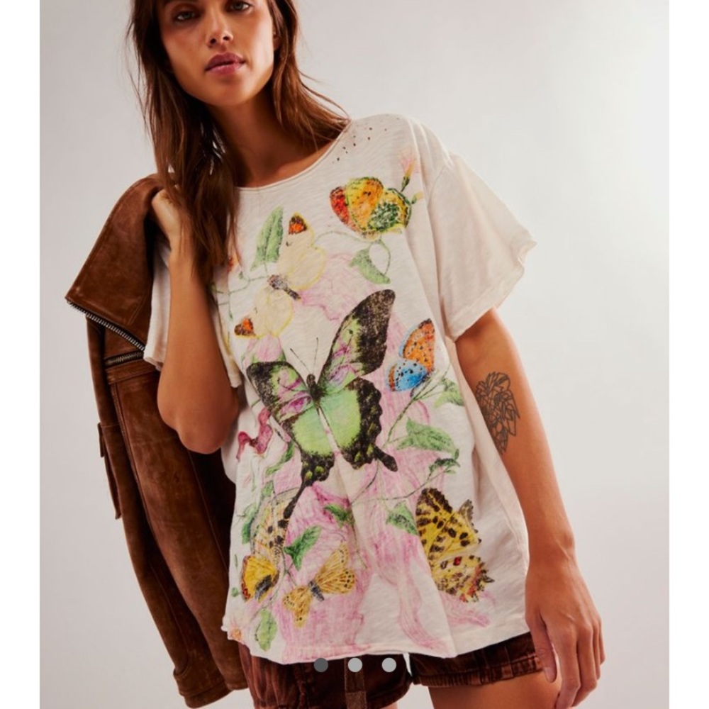 NWOT Magnolia Pearl Butterfly Spring Tee